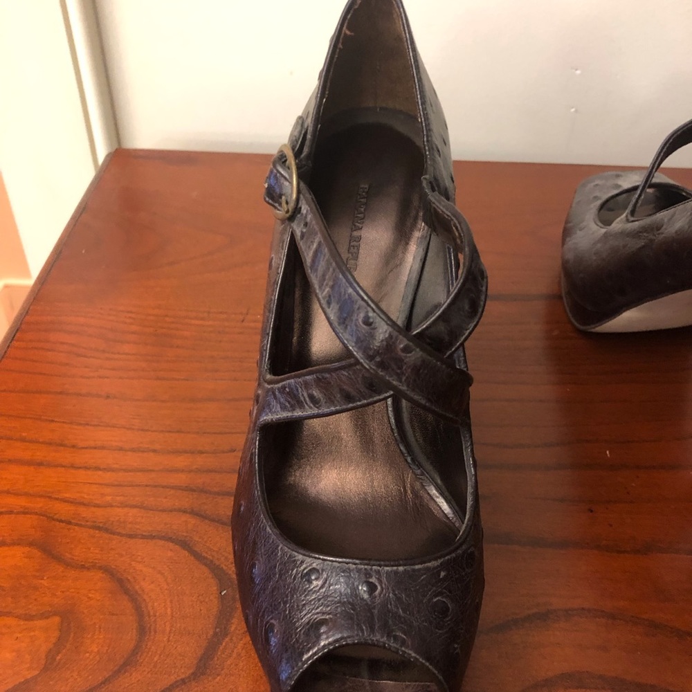 Heels - Picture 2 of 3